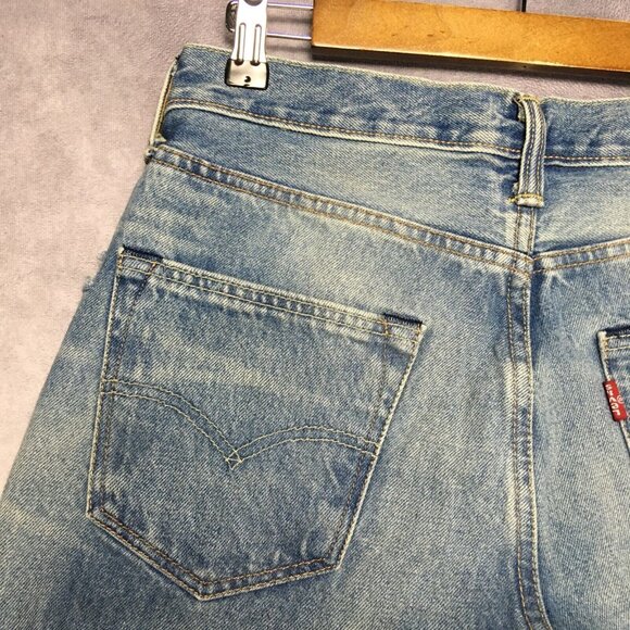 Levis Men 501 Original Fit Blue Jeans size 30x32 Distressed Destroyed Light Wash - Picture 10 of 16